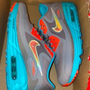 WOMENS NIKE AIR MAX